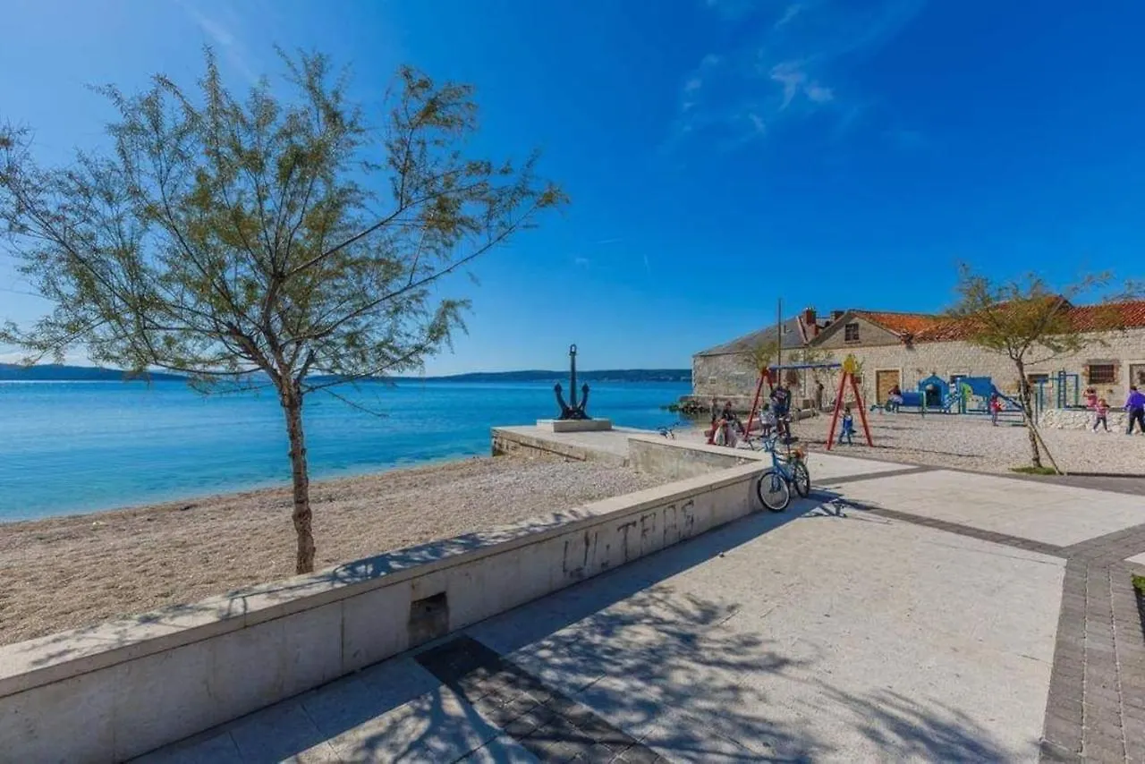 Apartment Lilybelle Kastela 0*,  Croatia