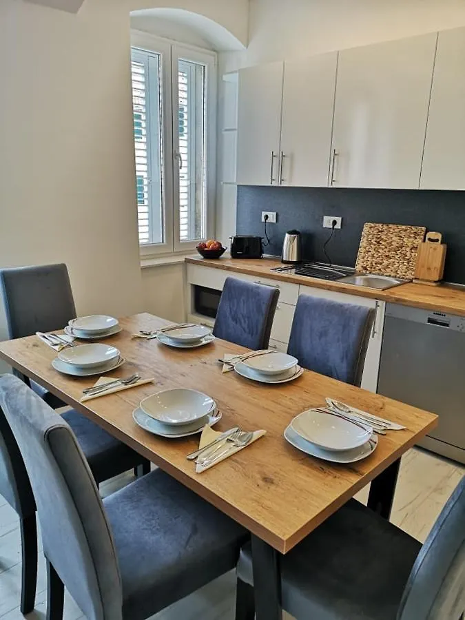 Apartment Lilybelle Kastela